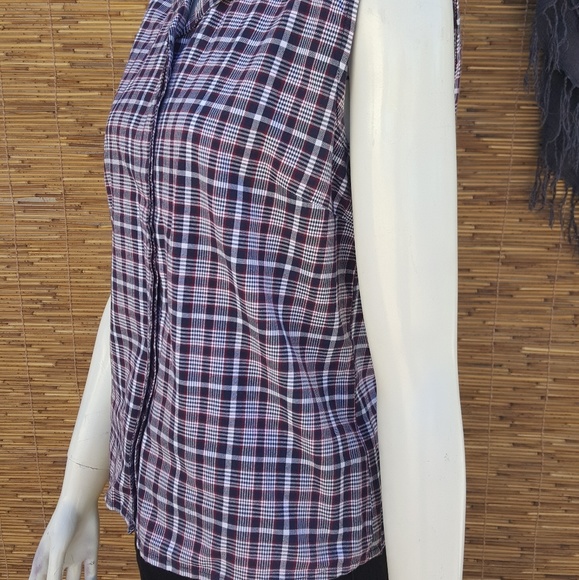 Sleeveless plaid button up ladies top - Picture 4 of 8